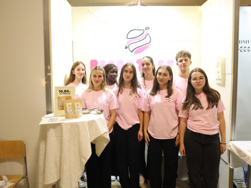 Unser Team besteht aus sieben Schülerinnen und einem Schüler des Gymnasiums Kirchenfeld in der Stadt Bern.