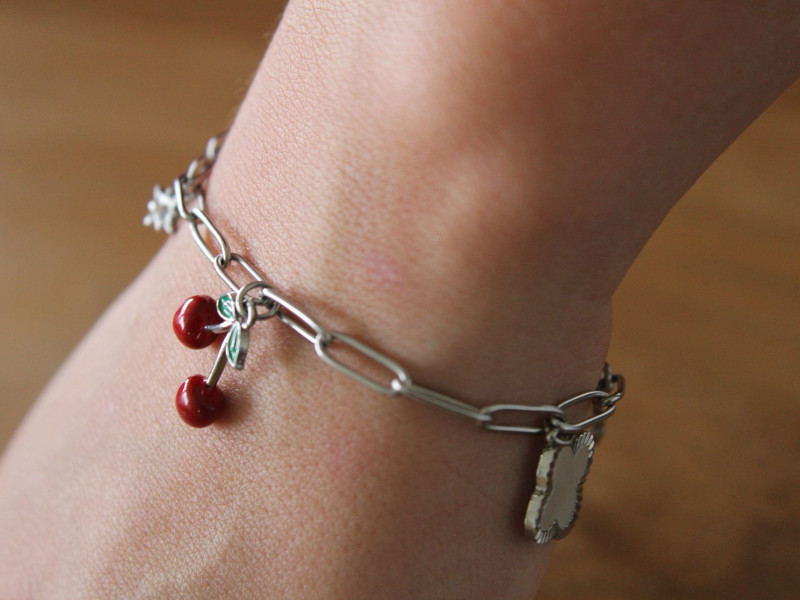 Exemple d'un bracelet argenté