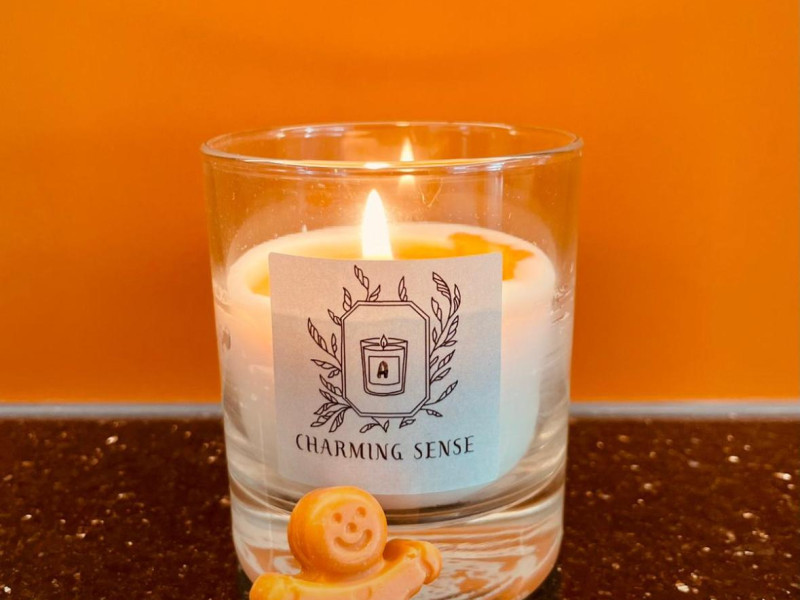 Unsere Kerze mit den weihnachtlichen Lebkuchen Männern