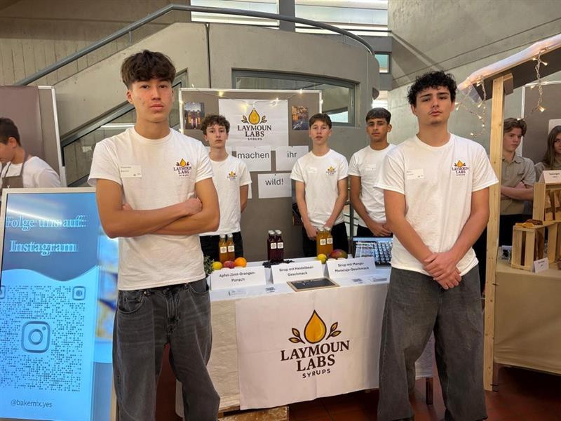 Gruppenbild am Infotag der Kantonsschule Sursee