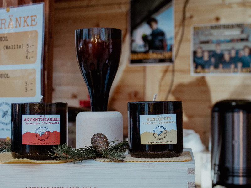 Ausstellung der Produkte am Weihnachtsmarkt