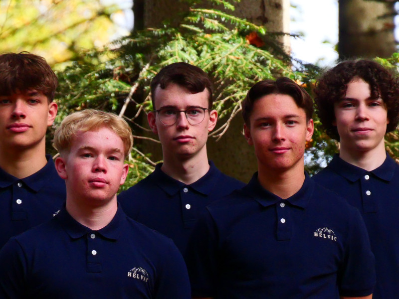 Das Helvic Team: v.l.n.r. Ivan van der Meulen, Félice Chenevard, Tobias Menzi, Nino Camiu, Lian Rohner